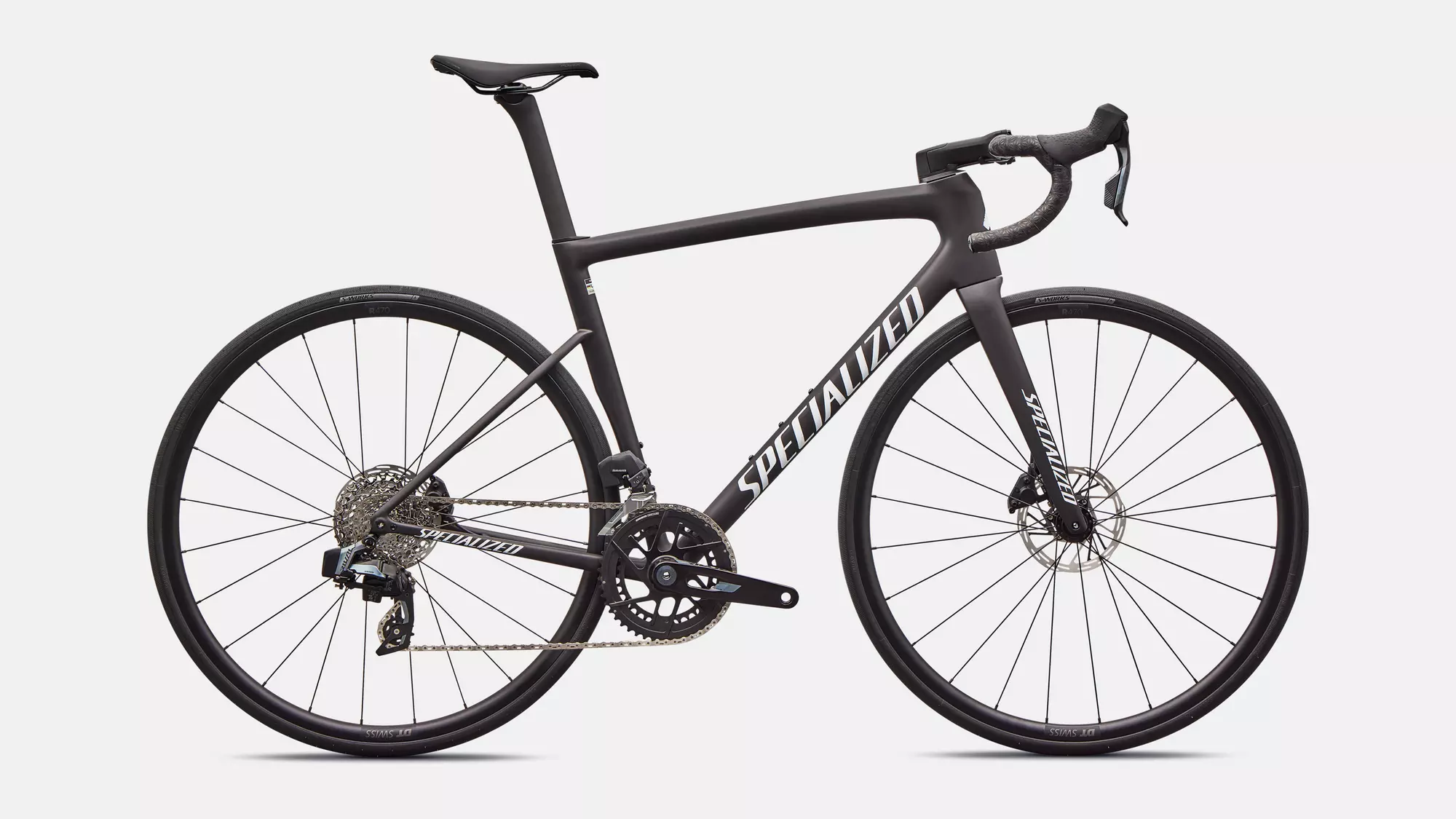 94926-54_TARMAC-SL8-COMP-AXS-CARB-WHT_HERO-PDP-2.webp Vélo Tarmac SL8 Comp SRAM Rival AXS – Image 1
