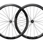 Roues de route en carbone Enve SES 3.4 noires 39/43 mm, compatibles avec freins à disque et tubeless, 2024-2025